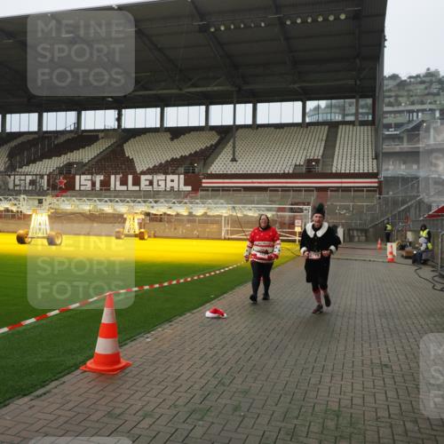07.12.2025 - St. Pauli X-Mass-Run No. 15 Fabian Wolf http://msf.ph/oto/9393790 07.12.2025 10:20:51 Ziel 392, 1016, 1076, 1466, 2799, 4517 meine-sportfotos.de