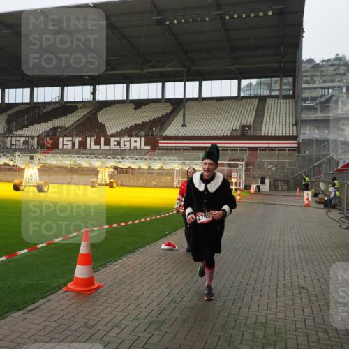 07.12.2025 - St. Pauli X-Mass-Run No. 15 Fabian Wolf http://msf.ph/oto/9393796 07.12.2025 10:20:52 Ziel 392, 1016, 1076, 1466, 2799, 4517 meine-sportfotos.de