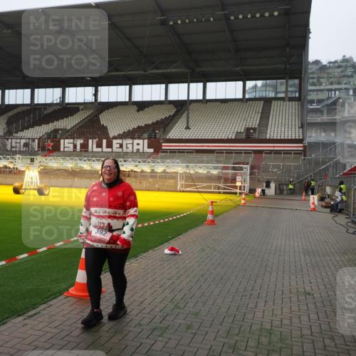 07.12.2025 - St. Pauli X-Mass-Run No. 15 Fabian Wolf http://msf.ph/oto/9393807 07.12.2025 10:20:54 Ziel 392, 1016, 1076, 1466, 2799, 4517 meine-sportfotos.de