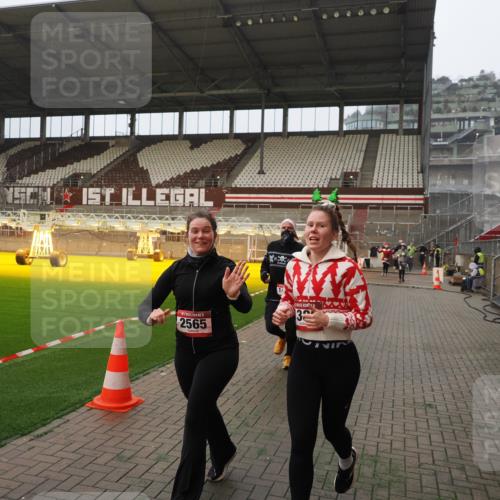 07.12.2025 - St. Pauli X-Mass-Run No. 15 Fabian Wolf http://msf.ph/oto/9393830 07.12.2025 10:21:12 Ziel 1386, 1407, 1898, 1900, 2173, 2565, 3849, 3984, 4338 meine-sportfotos.de