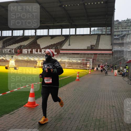 07.12.2025 - St. Pauli X-Mass-Run No. 15 Fabian Wolf http://msf.ph/oto/9393835 07.12.2025 10:21:13 Ziel 1386, 1407, 1898, 1900, 2173, 2565, 3848, 3849, 3984, 4338 meine-sportfotos.de