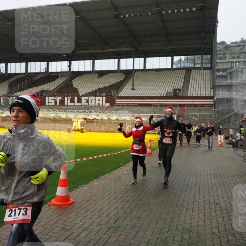 07.12.2025 - St. Pauli X-Mass-Run No. 15 Fabian Wolf http://msf.ph/oto/9393849 07.12.2025 10:21:19 Ziel 1326, 1386, 1407, 1898, 1900, 2173, 2565, 3062, 3384, 3540, 3541, 3848, 3849, 3984, 4117, 4338 meine-sportfotos.de