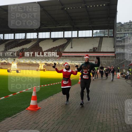 07.12.2025 - St. Pauli X-Mass-Run No. 15 Fabian Wolf http://msf.ph/oto/9393851 07.12.2025 10:21:20 Ziel 149, 1326, 1386, 1407, 1898, 1900, 2173, 2565, 3062, 3384, 3540, 3541, 3848, 3849, 3984, 4117, 4338 meine-sportfotos.de