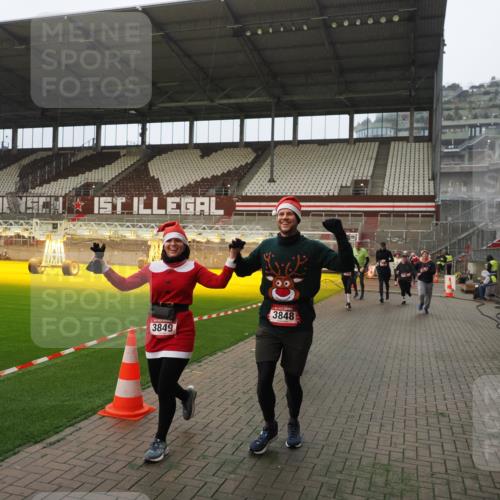 07.12.2025 - St. Pauli X-Mass-Run No. 15 Fabian Wolf http://msf.ph/oto/9393853 07.12.2025 10:21:20 Ziel 149, 1326, 1386, 1407, 1898, 1900, 2173, 2565, 3062, 3384, 3540, 3541, 3848, 3849, 3984, 4117, 4338 meine-sportfotos.de
