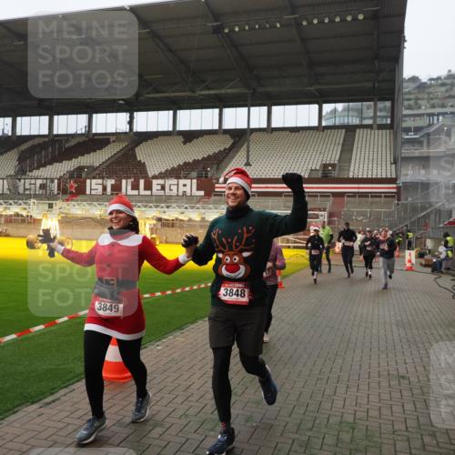 07.12.2025 - St. Pauli X-Mass-Run No. 15 Fabian Wolf http://msf.ph/oto/9393854 07.12.2025 10:21:21 Ziel 149, 270, 1326, 1386, 1407, 1898, 1900, 2173, 2565, 3062, 3384, 3540, 3541, 3848, 3849, 3984, 4117, 4338 meine-sportfotos.de