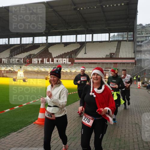 07.12.2025 - St. Pauli X-Mass-Run No. 15 Fabian Wolf http://msf.ph/oto/9393882 07.12.2025 10:21:29 Ziel 149, 270, 1326, 2173, 2927, 2997, 3062, 3091, 3384, 3540, 3541, 3848, 3849, 3988, 4117, 4158, 4169, 4170 meine-sportfotos.de