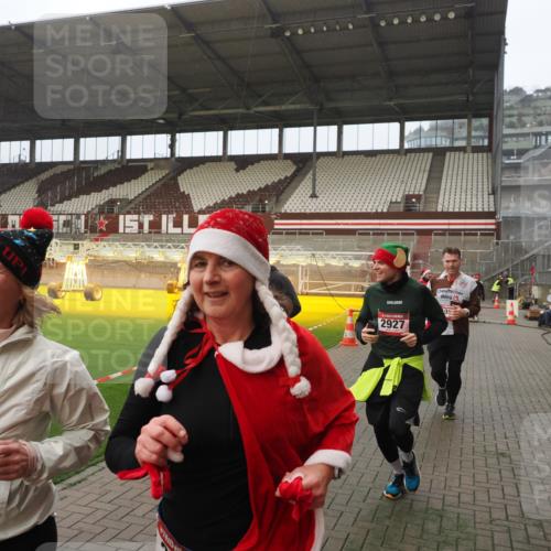 07.12.2025 - St. Pauli X-Mass-Run No. 15 Fabian Wolf http://msf.ph/oto/9393884 07.12.2025 10:21:29 Ziel 149, 270, 1326, 2173, 2927, 2997, 3062, 3091, 3384, 3540, 3541, 3848, 3849, 3988, 4117, 4158, 4169, 4170 meine-sportfotos.de