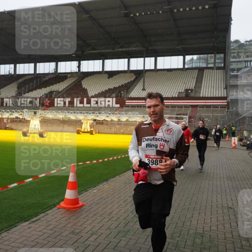 07.12.2025 - St. Pauli X-Mass-Run No. 15 Fabian Wolf http://msf.ph/oto/9393891 07.12.2025 10:21:31 Ziel 149, 270, 1326, 2173, 2927, 2997, 3062, 3091, 3384, 3540, 3541, 3848, 3849, 3988, 4117, 4158, 4169, 4170 meine-sportfotos.de