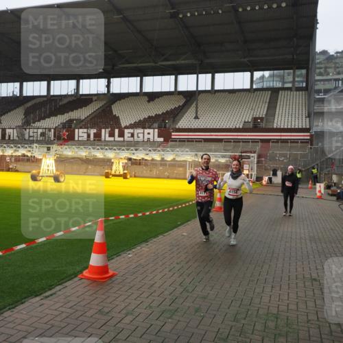 07.12.2025 - St. Pauli X-Mass-Run No. 15 Fabian Wolf http://msf.ph/oto/9393904 07.12.2025 10:21:36 Ziel 149, 270, 1326, 2927, 2997, 3062, 3091, 3384, 3540, 3541, 3988, 4158, 4169, 4170 meine-sportfotos.de