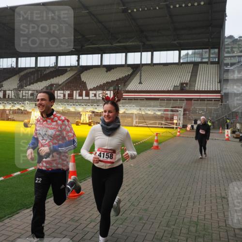 07.12.2025 - St. Pauli X-Mass-Run No. 15 Fabian Wolf http://msf.ph/oto/9393911 07.12.2025 10:21:37 Ziel 149, 270, 2927, 2997, 3091, 3540, 3541, 3988, 4158, 4169, 4170 meine-sportfotos.de