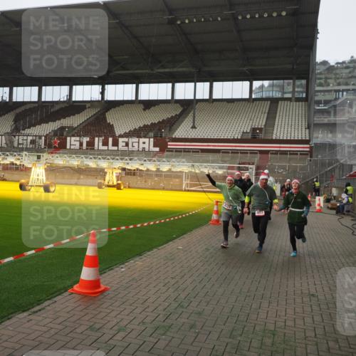 07.12.2025 - St. Pauli X-Mass-Run No. 15 Fabian Wolf http://msf.ph/oto/9393932 07.12.2025 10:21:58 Ziel 1488, 2944, 2945, 3999, 4000, 4321, 4322, 4323, 4415 meine-sportfotos.de