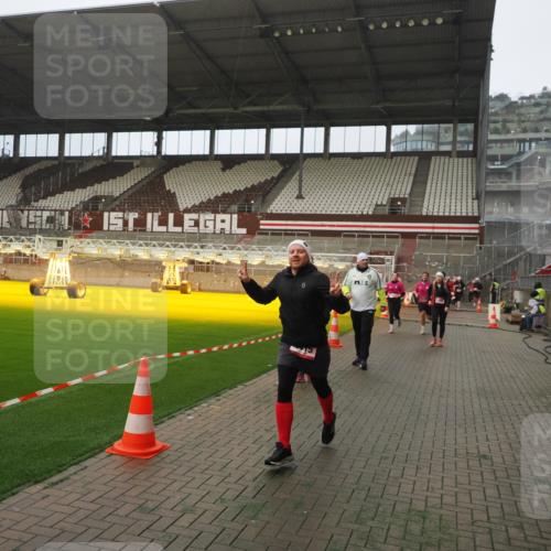 07.12.2025 - St. Pauli X-Mass-Run No. 15 Fabian Wolf http://msf.ph/oto/9393947 07.12.2025 10:22:01 Ziel 1488, 2944, 2945, 3999, 4000, 4321, 4322, 4323, 4415 meine-sportfotos.de