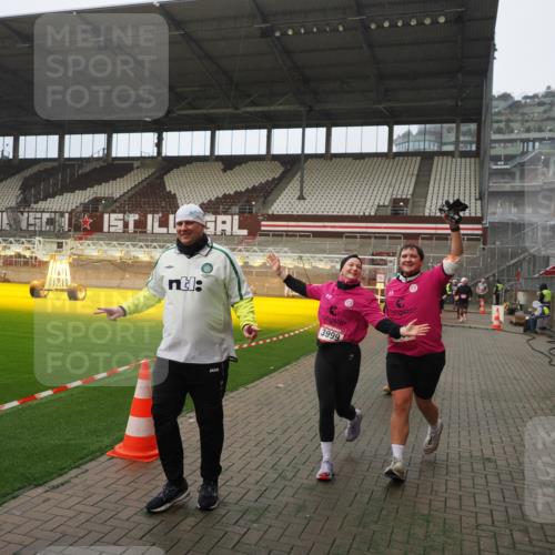 07.12.2025 - St. Pauli X-Mass-Run No. 15 Fabian Wolf http://msf.ph/oto/9393957 07.12.2025 10:22:06 Ziel 1371, 1488, 2817, 2818, 2819, 2945, 3431, 3736, 3999, 4000, 4321, 4322, 4323, 4415 meine-sportfotos.de