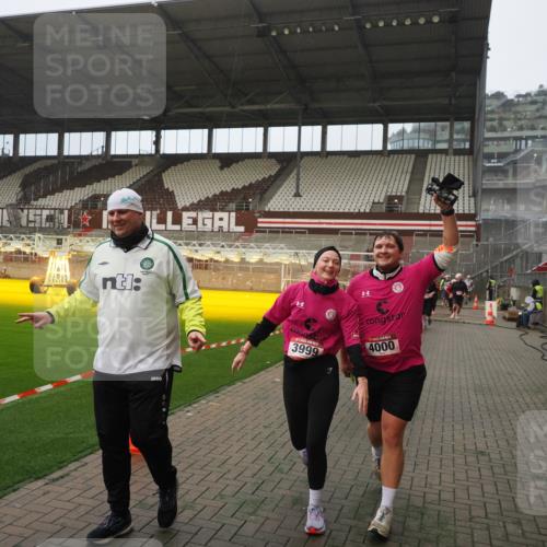 07.12.2025 - St. Pauli X-Mass-Run No. 15 Fabian Wolf http://msf.ph/oto/9393959 07.12.2025 10:22:06 Ziel 1371, 1488, 2817, 2818, 2819, 2945, 3431, 3736, 3999, 4000, 4321, 4322, 4323, 4415 meine-sportfotos.de