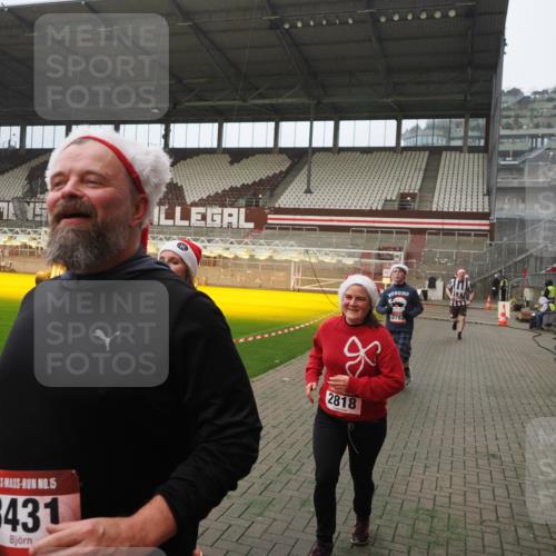 07.12.2025 - St. Pauli X-Mass-Run No. 15 Fabian Wolf http://msf.ph/oto/9393981 07.12.2025 10:22:13 Ziel 1371, 1488, 2817, 2818, 2819, 3431, 3736, 3999, 4000, 4415, 4774 meine-sportfotos.de