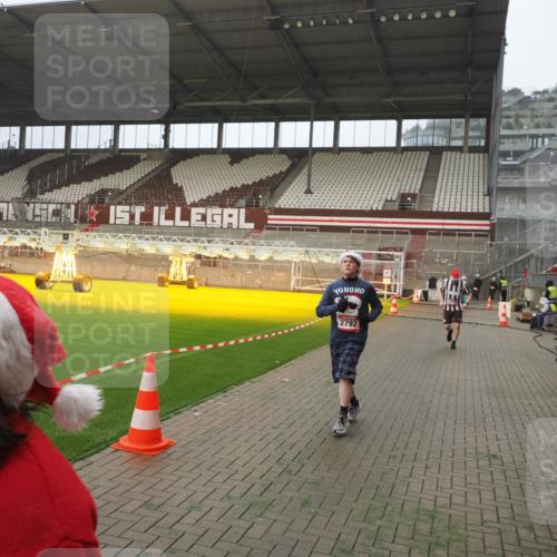 07.12.2025 - St. Pauli X-Mass-Run No. 15 Fabian Wolf http://msf.ph/oto/9393985 07.12.2025 10:22:14 Ziel 1371, 1488, 2817, 2818, 2819, 3431, 3736, 3999, 4000, 4415, 4774 meine-sportfotos.de
