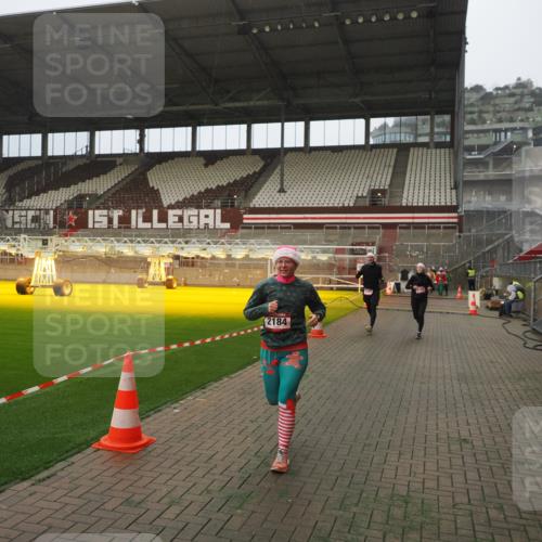 07.12.2025 - St. Pauli X-Mass-Run No. 15 Fabian Wolf http://msf.ph/oto/9393992 07.12.2025 10:22:22 Ziel 1371, 2184, 2817, 2818, 2819, 3431, 3736, 4771, 4774, 4781 meine-sportfotos.de