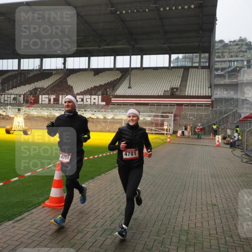 07.12.2025 - St. Pauli X-Mass-Run No. 15 Fabian Wolf http://msf.ph/oto/9394002 07.12.2025 10:22:25 Ziel 2184, 2817, 2818, 3431, 4771, 4774, 4781 meine-sportfotos.de