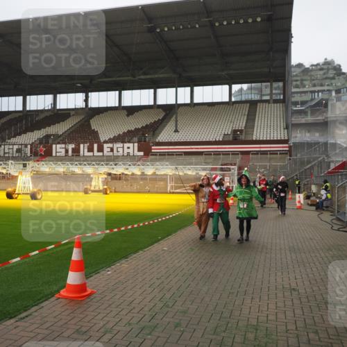 07.12.2025 - St. Pauli X-Mass-Run No. 15 Fabian Wolf http://msf.ph/oto/9394012 07.12.2025 10:22:41 Ziel 715, 739, 1636, 4407, 4411, 4419, 4509, 4539 meine-sportfotos.de