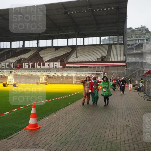 07.12.2025 - St. Pauli X-Mass-Run No. 15 Fabian Wolf http://msf.ph/oto/9394013 07.12.2025 10:22:41 Ziel 715, 739, 1636, 4407, 4411, 4419, 4509, 4539 meine-sportfotos.de