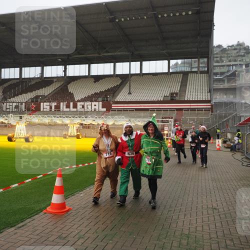 07.12.2025 - St. Pauli X-Mass-Run No. 15 Fabian Wolf http://msf.ph/oto/9394027 07.12.2025 10:22:44 Ziel 715, 739, 794, 1636, 3780, 4287, 4407, 4411, 4419, 4509, 4539 meine-sportfotos.de