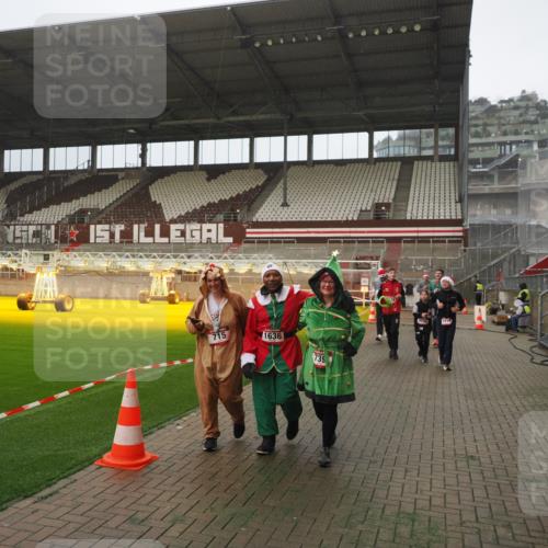 07.12.2025 - St. Pauli X-Mass-Run No. 15 Fabian Wolf http://msf.ph/oto/9394028 07.12.2025 10:22:44 Ziel 715, 739, 794, 1636, 3780, 4287, 4407, 4411, 4419, 4509, 4539 meine-sportfotos.de