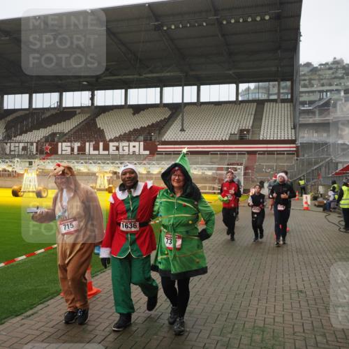 07.12.2025 - St. Pauli X-Mass-Run No. 15 Fabian Wolf http://msf.ph/oto/9394033 07.12.2025 10:22:45 Ziel 715, 739, 794, 1636, 3780, 4287, 4407, 4411, 4419, 4509, 4539 meine-sportfotos.de