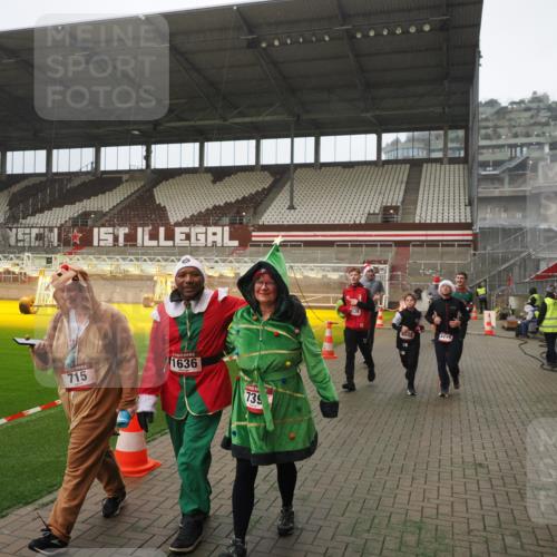 07.12.2025 - St. Pauli X-Mass-Run No. 15 Fabian Wolf http://msf.ph/oto/9394034 07.12.2025 10:22:45 Ziel 715, 739, 794, 1636, 3780, 4287, 4407, 4411, 4419, 4509, 4539 meine-sportfotos.de
