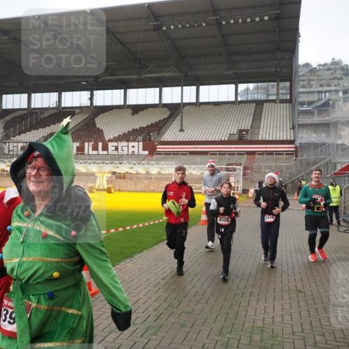 07.12.2025 - St. Pauli X-Mass-Run No. 15 Fabian Wolf http://msf.ph/oto/9394039 07.12.2025 10:22:46 Ziel 715, 739, 794, 1636, 3780, 4287, 4407, 4411, 4419, 4509, 4539 meine-sportfotos.de