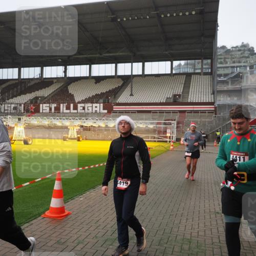 07.12.2025 - St. Pauli X-Mass-Run No. 15 Fabian Wolf http://msf.ph/oto/9394052 07.12.2025 10:22:49 Ziel 794, 3780, 4287, 4407, 4411, 4419, 4509, 4539 meine-sportfotos.de