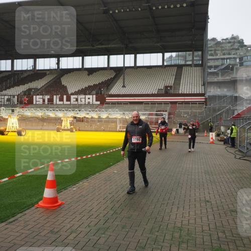 07.12.2025 - St. Pauli X-Mass-Run No. 15 Fabian Wolf http://msf.ph/oto/9394070 07.12.2025 10:22:55 Ziel 794, 2638, 3780, 4287, 4407, 4411, 4419, 4509, 4539 meine-sportfotos.de
