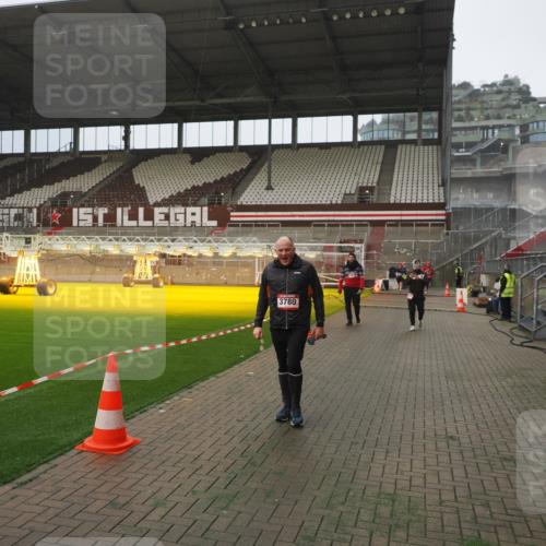 07.12.2025 - St. Pauli X-Mass-Run No. 15 Fabian Wolf http://msf.ph/oto/9394071 07.12.2025 10:22:55 Ziel 794, 2638, 3780, 4287, 4407, 4411, 4419, 4509, 4539 meine-sportfotos.de
