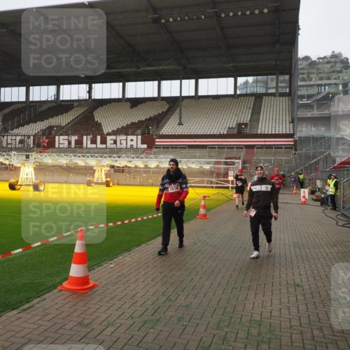 07.12.2025 - St. Pauli X-Mass-Run No. 15 Fabian Wolf http://msf.ph/oto/9394078 07.12.2025 10:23:01 Ziel 794, 1996, 2123, 2304, 2638, 3780, 4287, 4407, 4411 meine-sportfotos.de