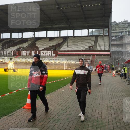 07.12.2025 - St. Pauli X-Mass-Run No. 15 Fabian Wolf http://msf.ph/oto/9394088 07.12.2025 10:23:03 Ziel 1996, 2123, 2304, 2638, 3780, 4287 meine-sportfotos.de