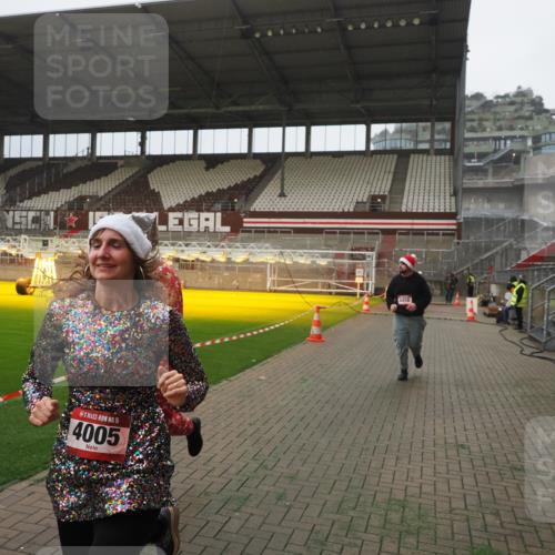 07.12.2025 - St. Pauli X-Mass-Run No. 15 Fabian Wolf http://msf.ph/oto/9394131 07.12.2025 10:23:24 Ziel 2508, 2511, 3052, 3078, 3079, 4005, 4141, 4145, 4458, 4549 meine-sportfotos.de