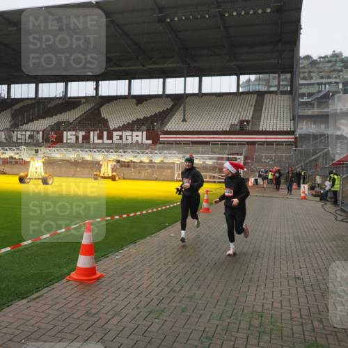 07.12.2025 - St. Pauli X-Mass-Run No. 15 Fabian Wolf http://msf.ph/oto/9394137 07.12.2025 10:23:28 Ziel 638, 4005, 4141, 4145, 4458, 4549 meine-sportfotos.de