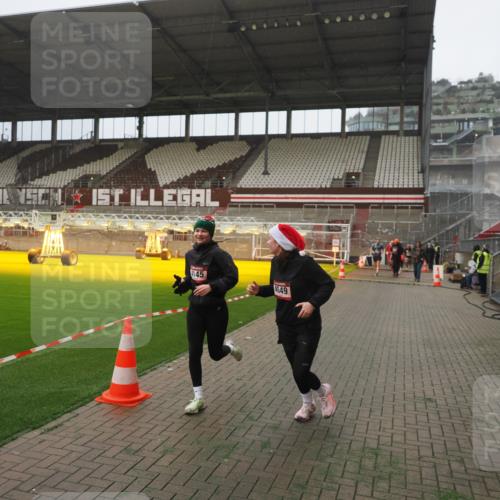 07.12.2025 - St. Pauli X-Mass-Run No. 15 Fabian Wolf http://msf.ph/oto/9394141 07.12.2025 10:23:29 Ziel 638, 3644, 3649, 4005, 4141, 4145, 4458, 4549 meine-sportfotos.de