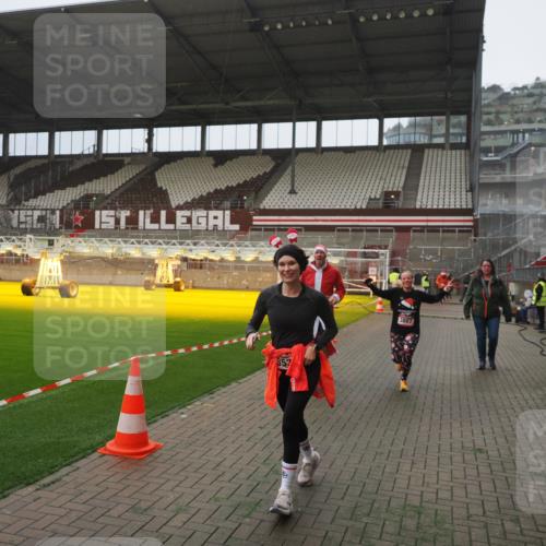 07.12.2025 - St. Pauli X-Mass-Run No. 15 Fabian Wolf http://msf.ph/oto/9394151 07.12.2025 10:23:38 Ziel 638, 3539, 3644, 3649, 3887, 3890, 4145, 4549 meine-sportfotos.de
