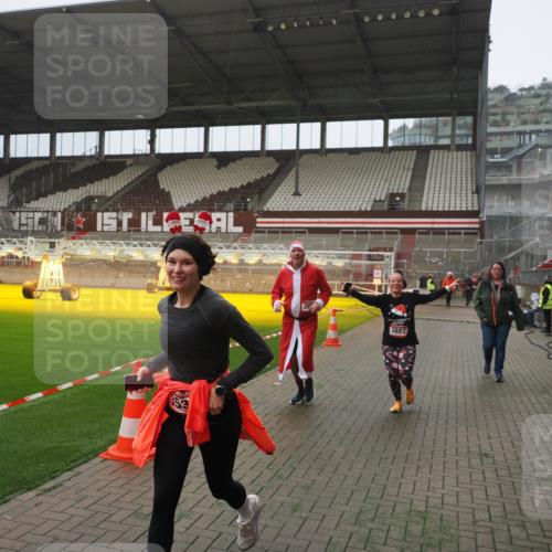 07.12.2025 - St. Pauli X-Mass-Run No. 15 Fabian Wolf http://msf.ph/oto/9394152 07.12.2025 10:23:38 Ziel 638, 3539, 3644, 3649, 3887, 3890, 4145, 4549 meine-sportfotos.de