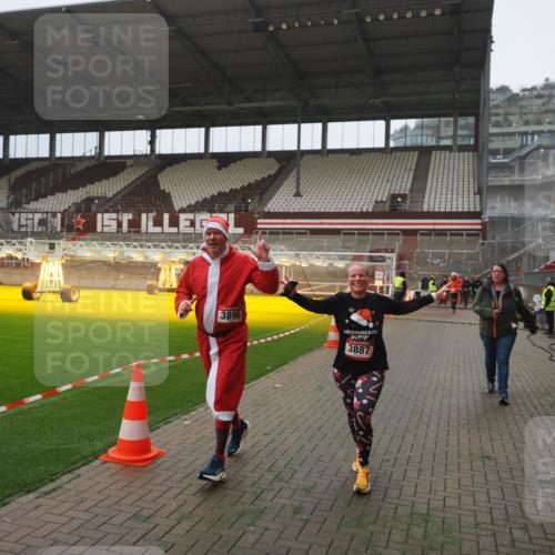 07.12.2025 - St. Pauli X-Mass-Run No. 15 Fabian Wolf http://msf.ph/oto/9394156 07.12.2025 10:23:39 Ziel 638, 1104, 3539, 3644, 3649, 3887, 3890, 4145, 4549 meine-sportfotos.de