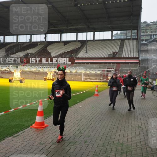 07.12.2025 - St. Pauli X-Mass-Run No. 15 Fabian Wolf http://msf.ph/oto/9394175 07.12.2025 10:23:48 Ziel 1104, 2603, 2634, 3539, 3644, 3649, 3887, 3890, 4043, 4139, 4144, 4377, 4378 meine-sportfotos.de