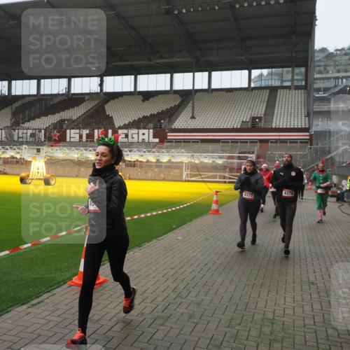 07.12.2025 - St. Pauli X-Mass-Run No. 15 Fabian Wolf http://msf.ph/oto/9394176 07.12.2025 10:23:48 Ziel 1104, 2603, 2634, 3539, 3644, 3649, 3887, 3890, 4043, 4139, 4144, 4377, 4378 meine-sportfotos.de