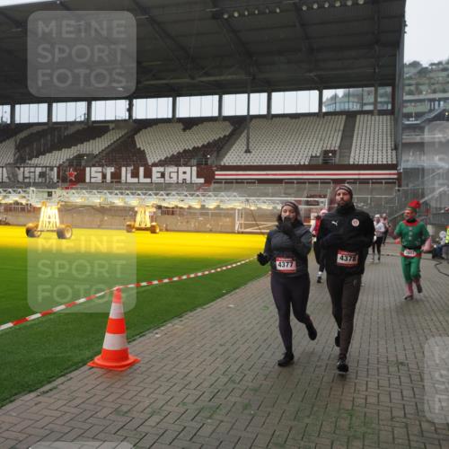 07.12.2025 - St. Pauli X-Mass-Run No. 15 Fabian Wolf http://msf.ph/oto/9394180 07.12.2025 10:23:49 Ziel 1104, 2603, 2634, 3539, 3644, 3649, 3887, 3890, 4043, 4139, 4144, 4377, 4378 meine-sportfotos.de