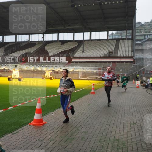 07.12.2025 - St. Pauli X-Mass-Run No. 15 Fabian Wolf http://msf.ph/oto/9394211 07.12.2025 10:23:57 Ziel 711, 1104, 2603, 2634, 3968, 4043, 4139, 4144, 4203, 4377, 4378, 4479, 4765 meine-sportfotos.de