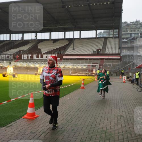 07.12.2025 - St. Pauli X-Mass-Run No. 15 Fabian Wolf http://msf.ph/oto/9394216 07.12.2025 10:23:59 Ziel 711, 1104, 2603, 2634, 3968, 4043, 4139, 4144, 4203, 4377, 4378, 4479, 4765 meine-sportfotos.de
