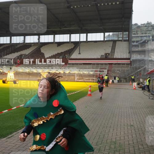07.12.2025 - St. Pauli X-Mass-Run No. 15 Fabian Wolf http://msf.ph/oto/9394223 07.12.2025 10:24:00 Ziel 711, 2603, 2634, 3968, 4043, 4139, 4144, 4203, 4377, 4378, 4479, 4765 meine-sportfotos.de