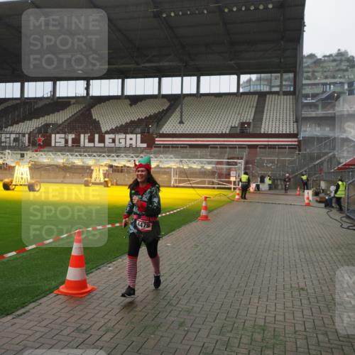 07.12.2025 - St. Pauli X-Mass-Run No. 15 Fabian Wolf http://msf.ph/oto/9394230 07.12.2025 10:24:03 Ziel 711, 2603, 2634, 3968, 4139, 4144, 4203, 4479, 4765 meine-sportfotos.de