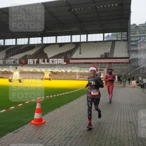 07.12.2025 - St. Pauli X-Mass-Run No. 15 Fabian Wolf http://msf.ph/oto/9394238 07.12.2025 10:24:12 Ziel 711, 712, 897, 4040, 4140, 4479, 4694 meine-sportfotos.de