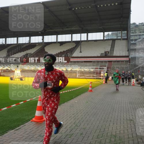07.12.2025 - St. Pauli X-Mass-Run No. 15 Fabian Wolf http://msf.ph/oto/9394246 07.12.2025 10:24:14 Ziel 711, 712, 897, 4040, 4122, 4140, 4479, 4689, 4692, 4694 meine-sportfotos.de