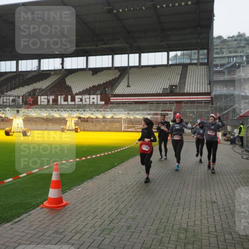 07.12.2025 - St. Pauli X-Mass-Run No. 15 Fabian Wolf http://msf.ph/oto/9394254 07.12.2025 10:24:19 Ziel 712, 897, 4040, 4122, 4140, 4689, 4692, 4694 meine-sportfotos.de